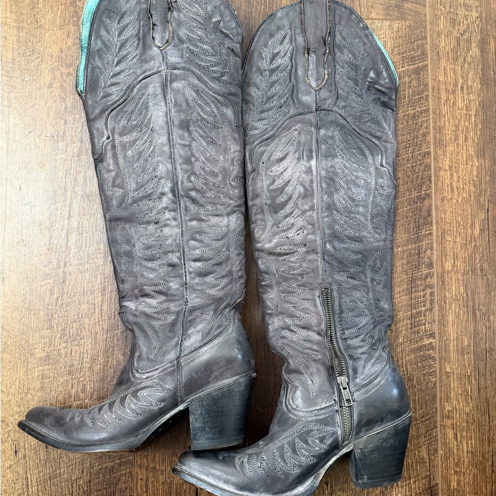 Corral Boots Womens Distressed Embroidered Round Toe Cowboy Boots